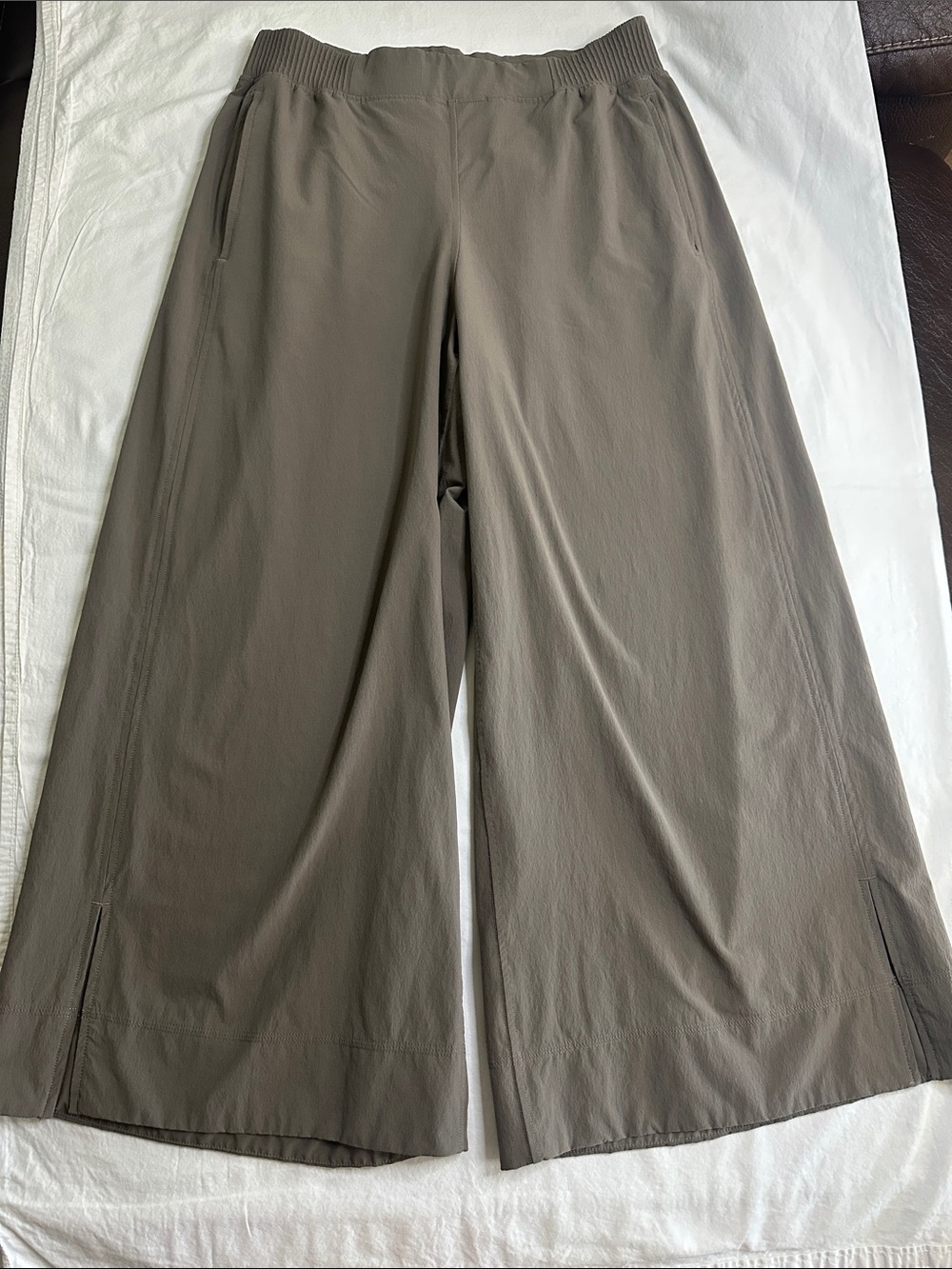 Lululemon Stretch Woven Wide-Leg High-Rise Cropped Pant Size L